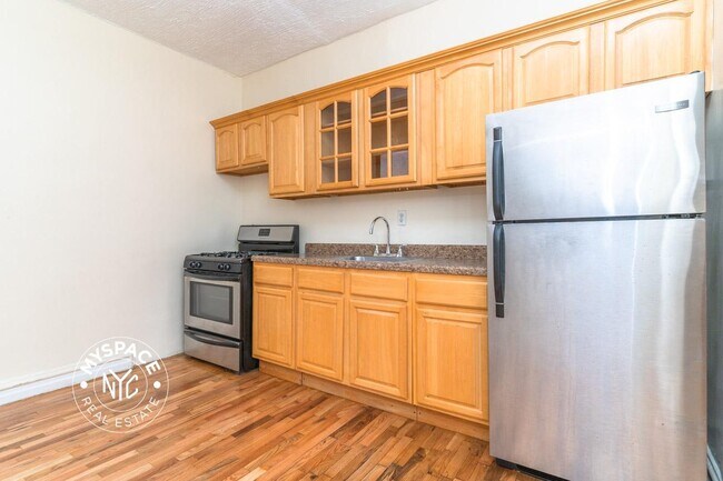 Foto del edificio - 650 Crown St