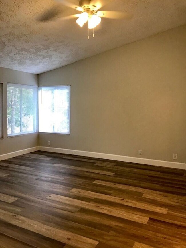 Building Photo - Nestled in the highly desirable community ...