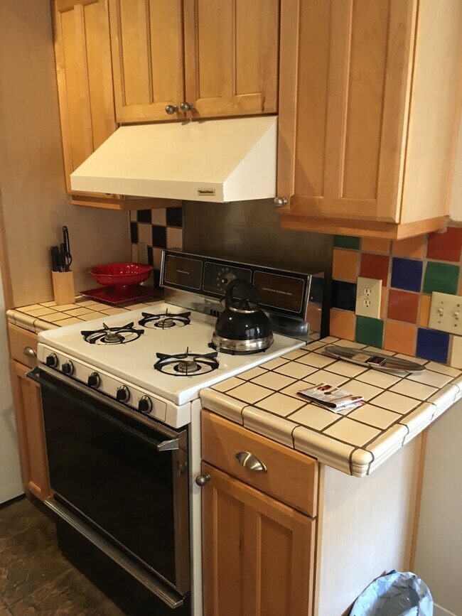kitchen - 810 Highland Ave