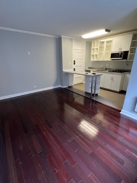 Foto del edificio - 844 W Ainslie St
