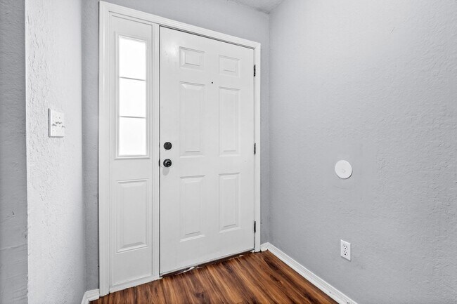 Foto del edificio - 12689 Pioneer Ln Duplex