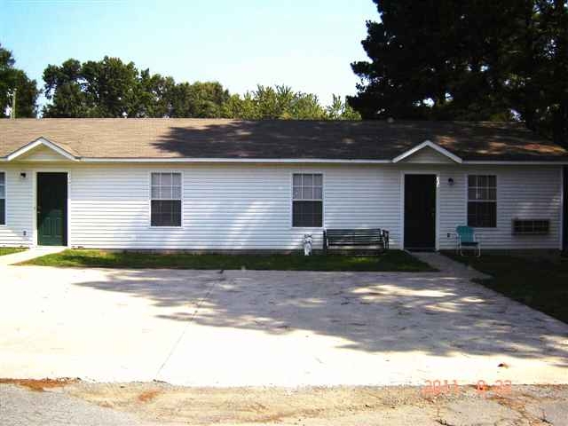 Primary Photo - 94-96 Bayles St