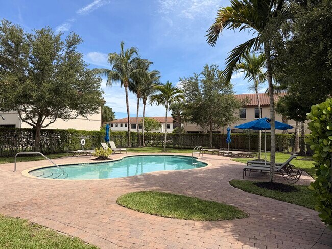 Foto del edificio - 6145 Bangalow Dr