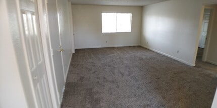 Building Photo - 1671 Bramble Pl