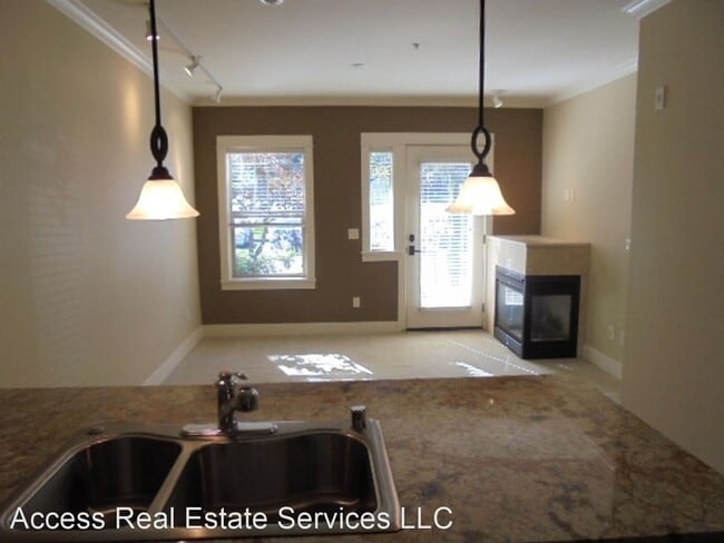 Building Photo - 2 br, 1.5 bath House - 1000 High Street #105