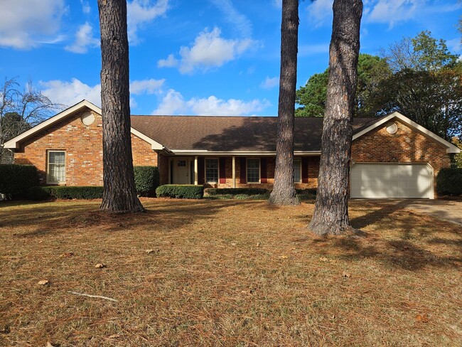 Building Photo - 4 -bedroom 2.5 bath Colonial