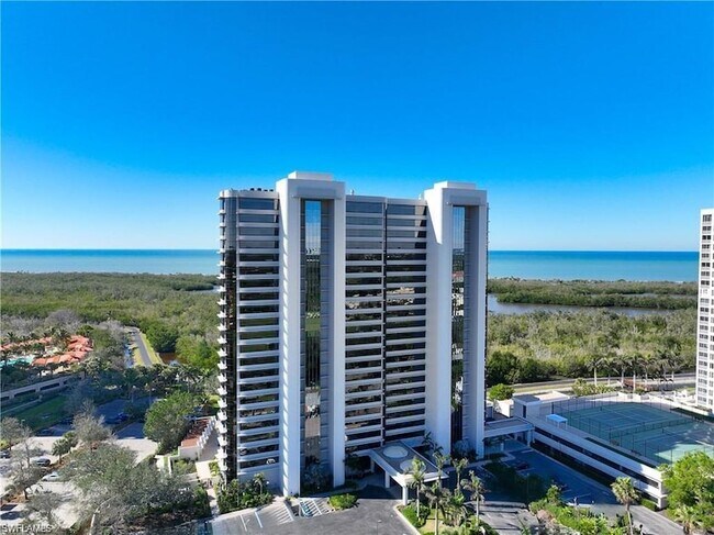 Foto del edificio - 6825 Grenadier Blvd