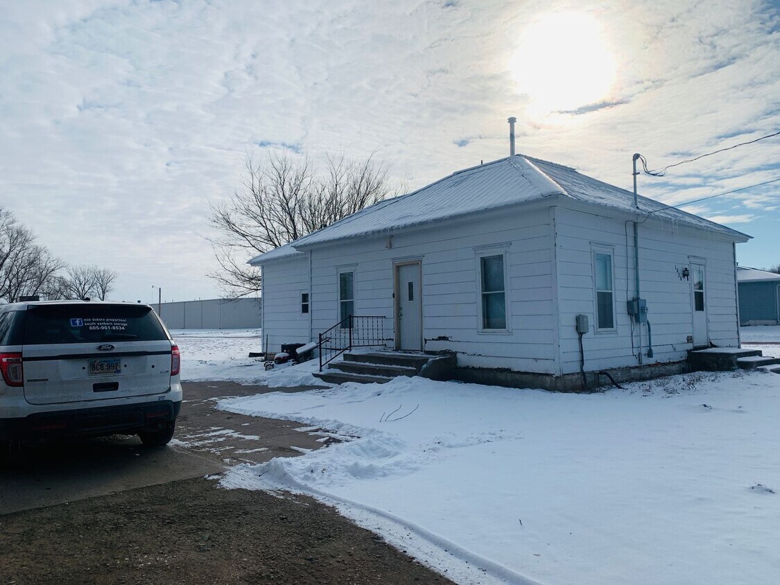 1020 S Kimball St, Mitchell, SD 57301 House Rental in Mitchell, SD