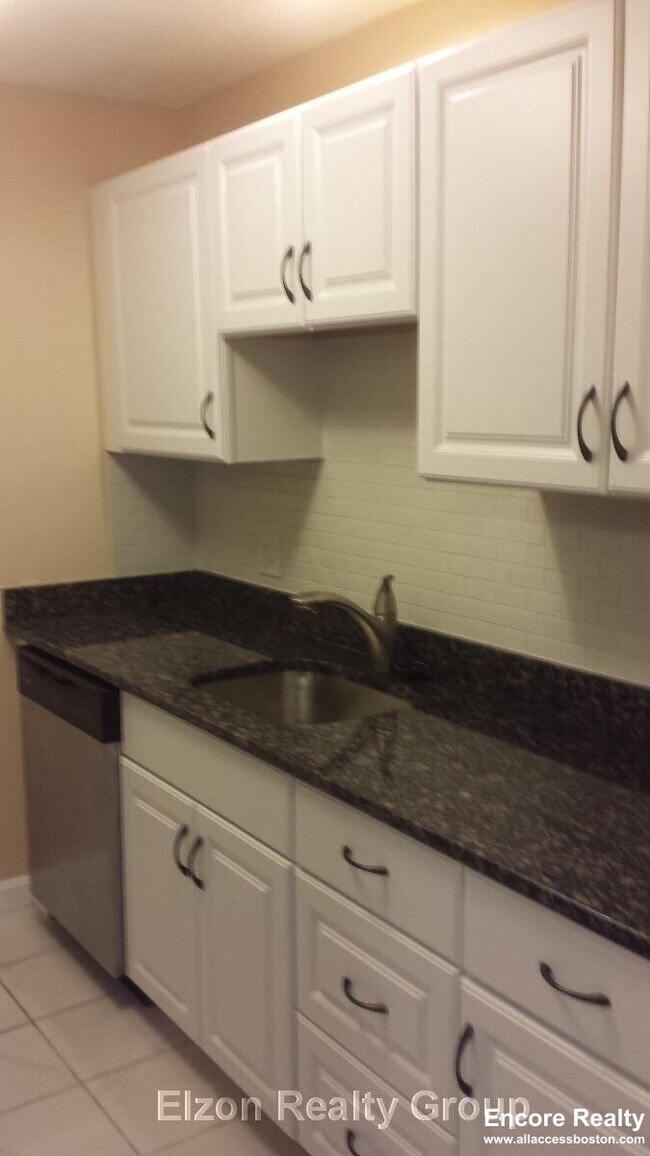 Building Photo - 276 Chestnut Hill Ave