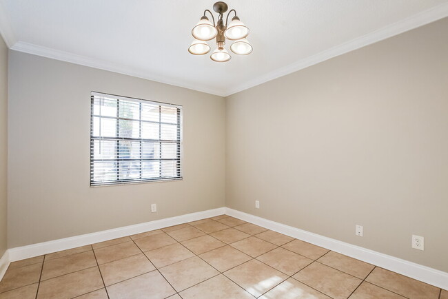 Building Photo - 711 Bartholomew Way