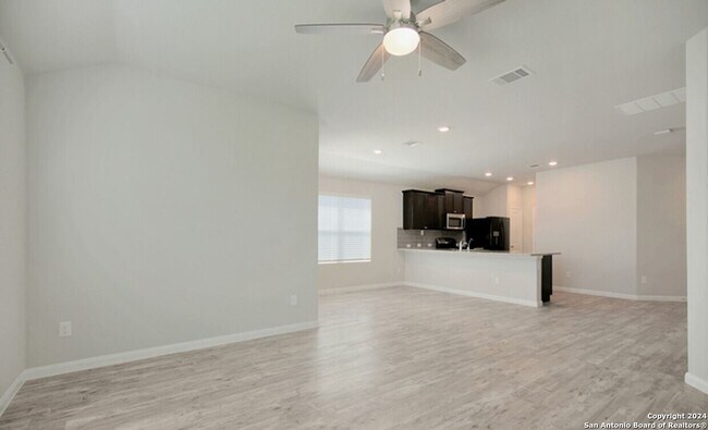 Foto del edificio - 5542 Black Walnut