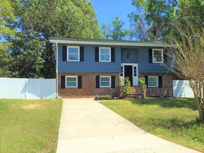Primary Photo - 1827 Mepkin Rd
