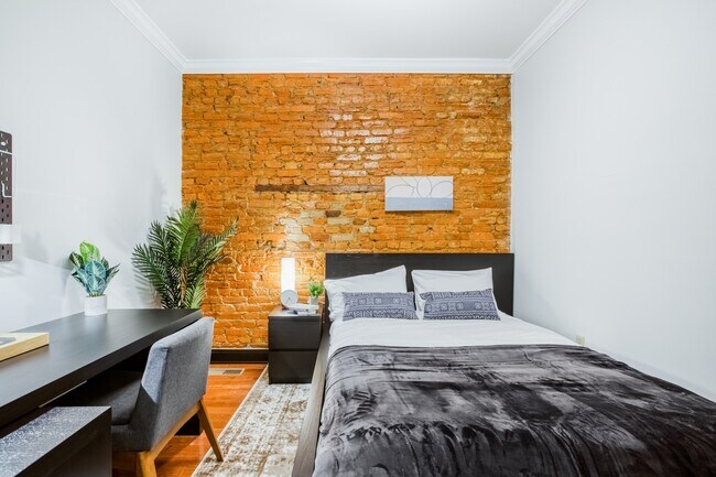 Foto del edificio - Queen room in 4-bed/3.0-bath Home