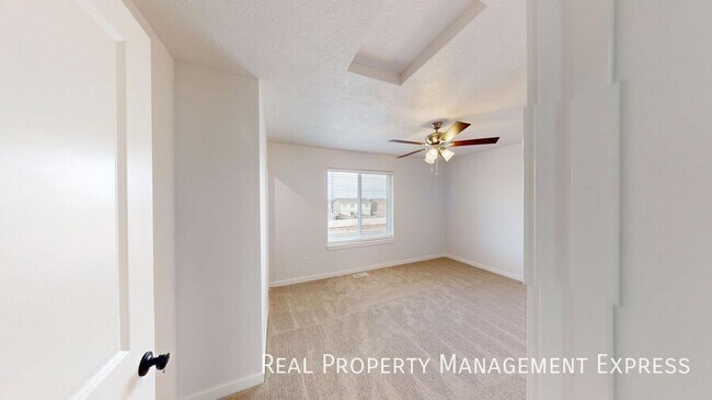 Foto del edificio - Modern 1 Bedroom Townhome with 1.5 Baths