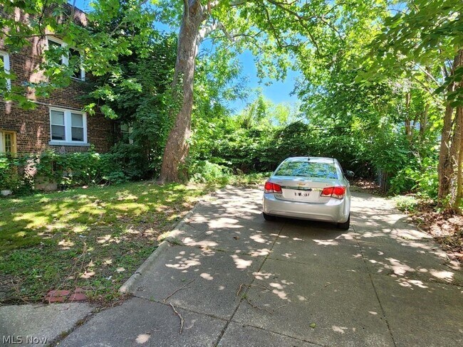 Building Photo - 961 E 143rd St