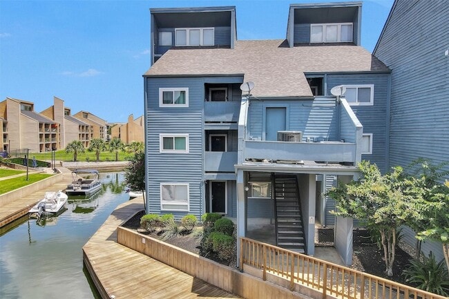 Building Photo - 12500 Melville Dr