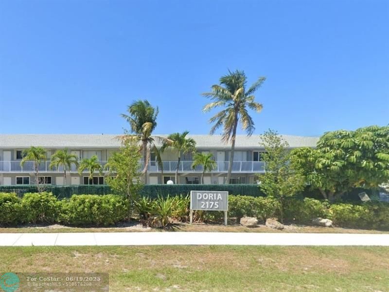 Foto principal - 2175 NE 56th St