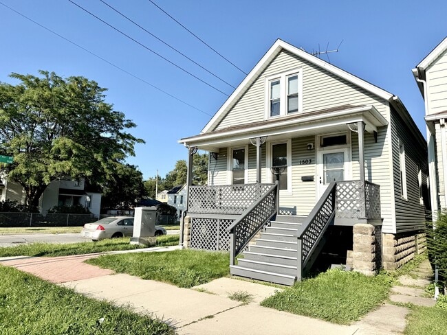 Building Photo - 1503 Roberts Ave