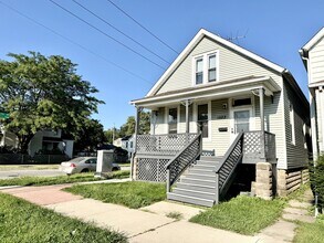 Building Photo - 1503 Roberts Ave