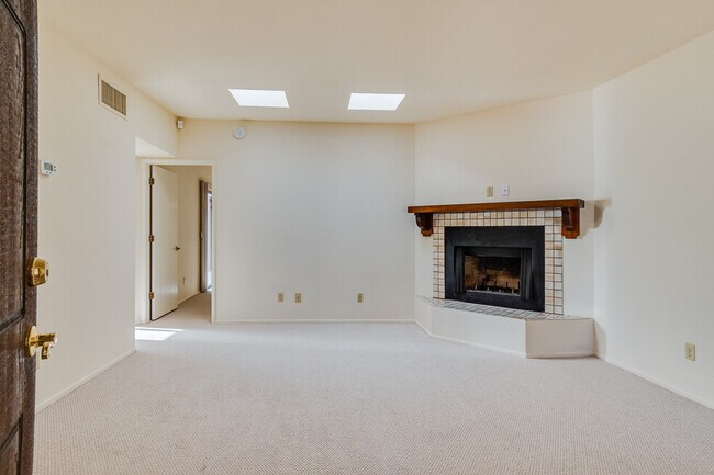 Foto del edificio - 5917 Sun County Blvd