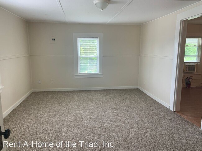 Building Photo - 1 br, 1 bath House - 109 S Lyndon Street #8