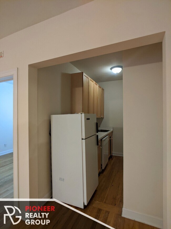 3917 N Pine Grove Ave Unit 1E 3926, Chicago, IL 60613 Apartments in