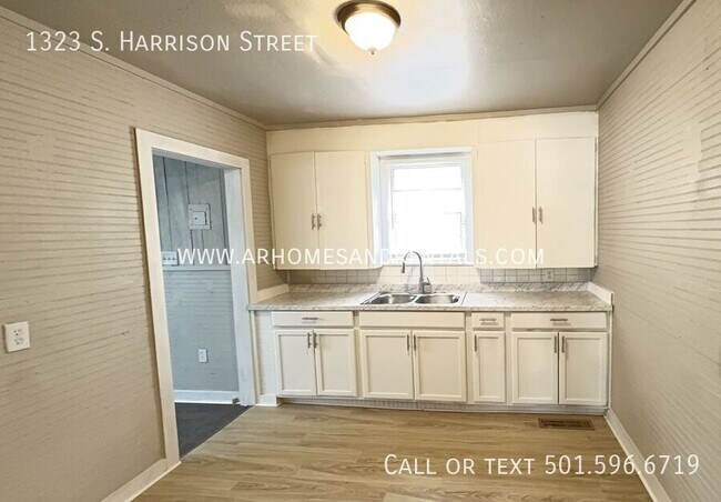 Building Photo - 1323 S Harrison St
