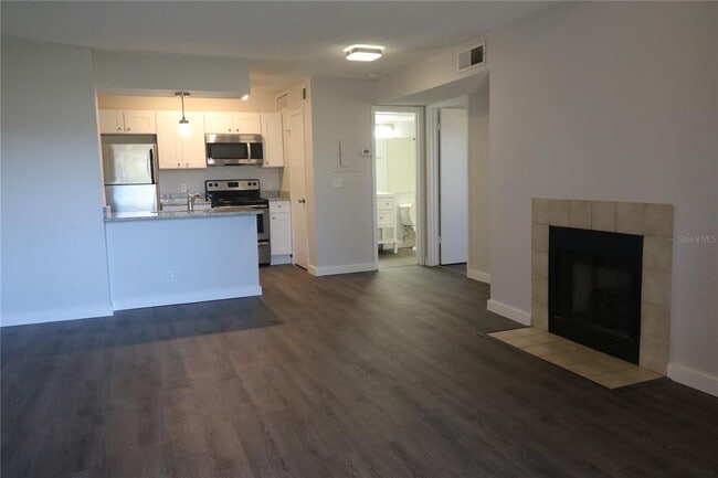 Building Photo - 400 Lake Placid Ct