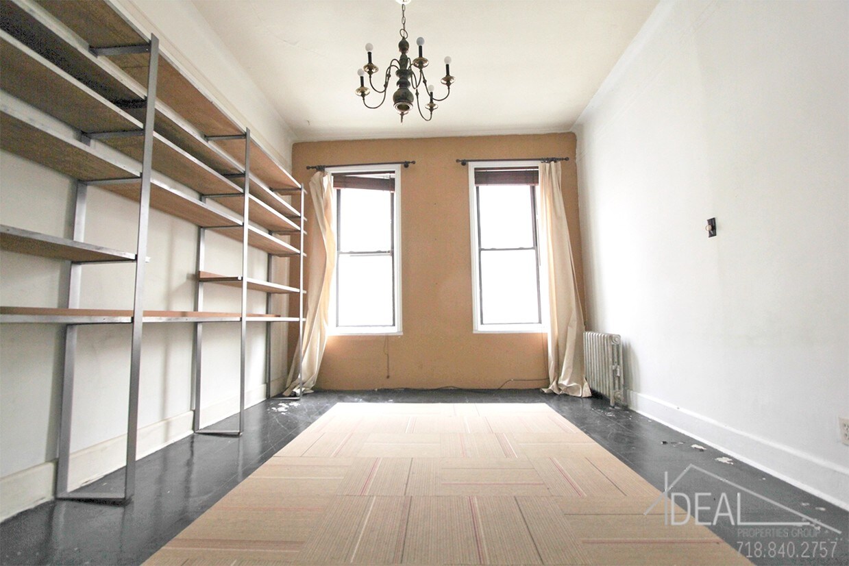Living room - 232 S 3rd St