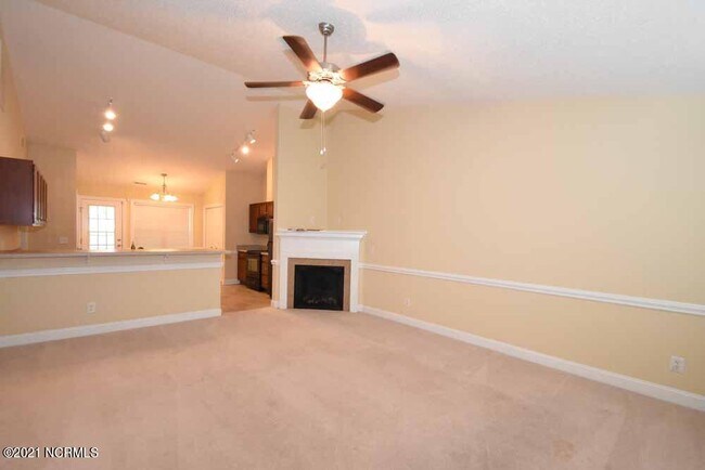 Foto del edificio - 2540 Saddleback Dr