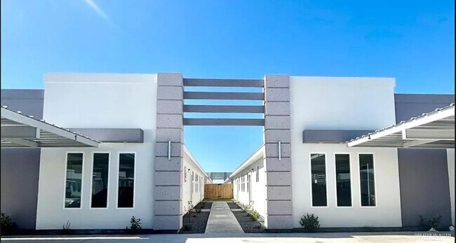 Foto del edificio - 5203 N Dahlia St