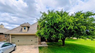 Building Photo - 15417 Meadow Pass