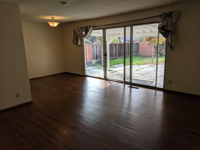 Building Photo - 7763 Hazelnut Dr