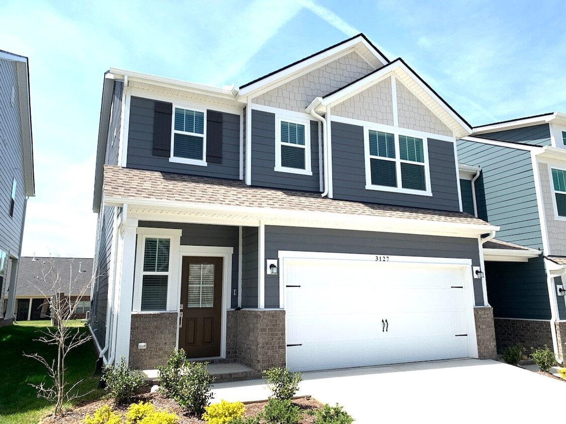 Primary Photo - Modern Town Home in Foxland Crossing