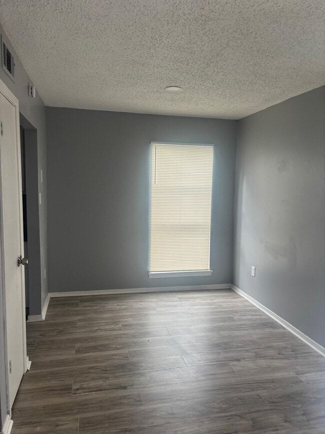 Foto del edificio - 1505 N West St
