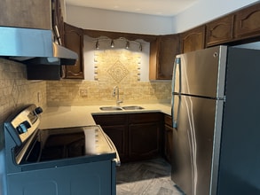 Building Photo - 117 York Rd