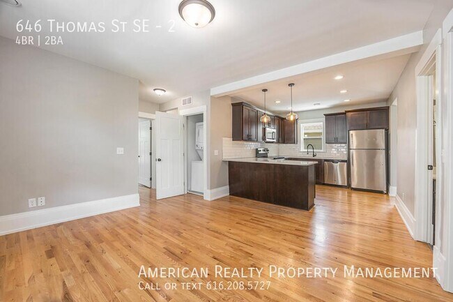 Foto del edificio - 646 Thomas St SE