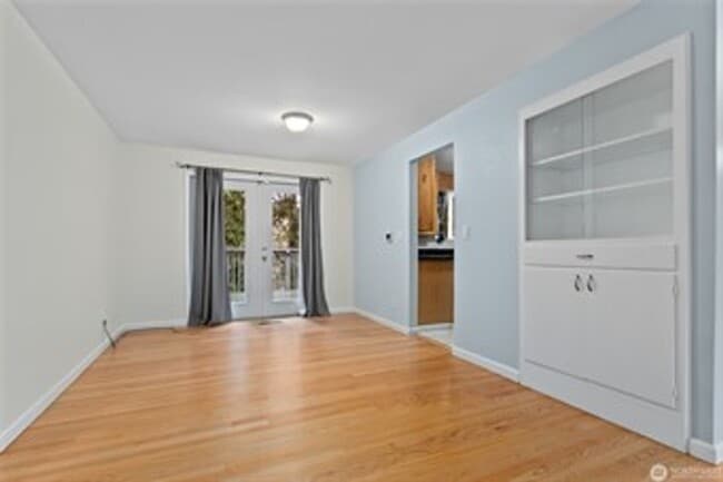 Building Photo - 3Bd/1.75Ba Seattle House