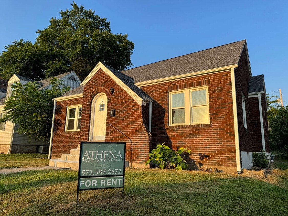 Foto principal - Charming 3 Bedroom / 1 Bath House with Ori...