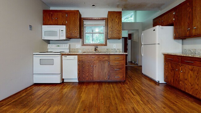 Foto del edificio - 4 bed 2 bath unit