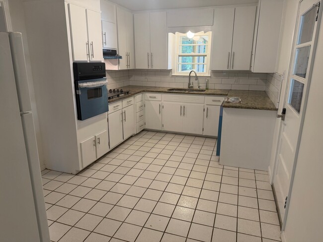 Building Photo - 303 Langston St