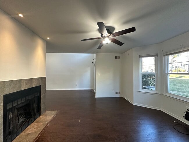 Building Photo - 2 bedrooms 2.5 bath