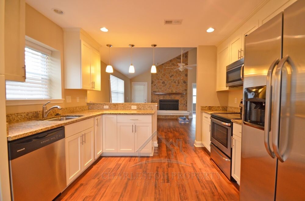 Building Photo - 8115 Pleasant Ridge Dr