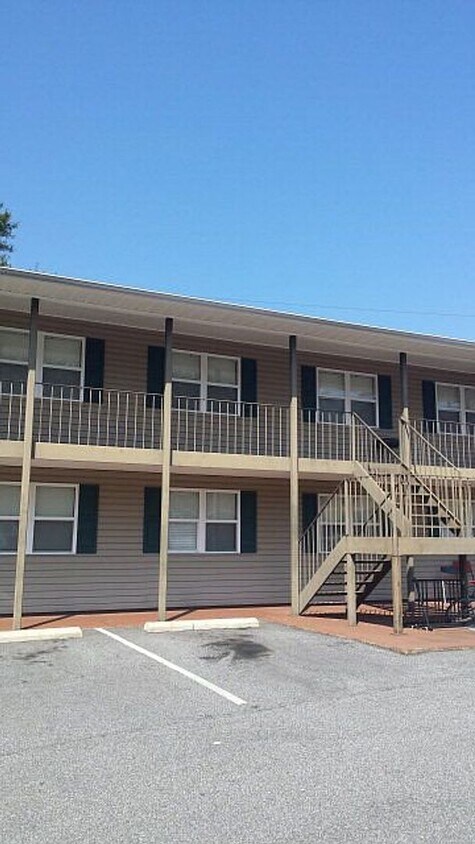 Primary Photo - 2Bed/1Bath Available Fall 2025!