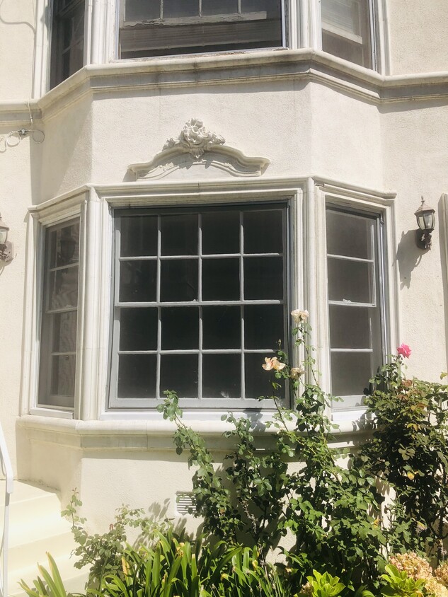 Primary Photo - 221 S Elm Dr
