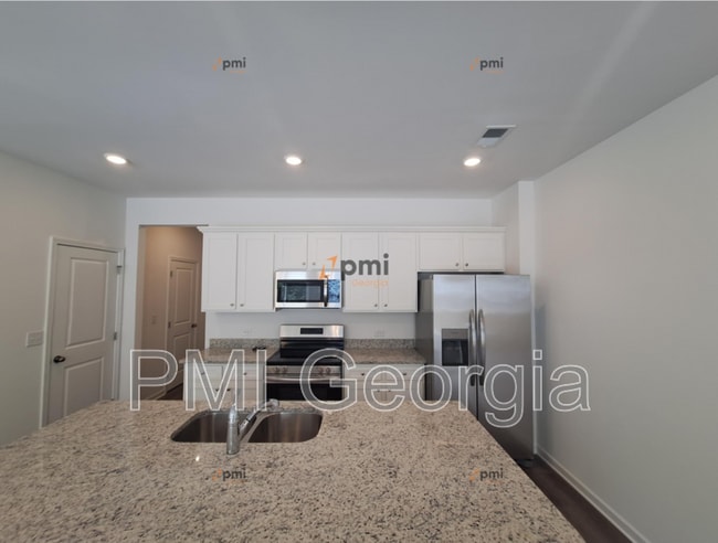 Building Photo - 220 Kenoot Dr
