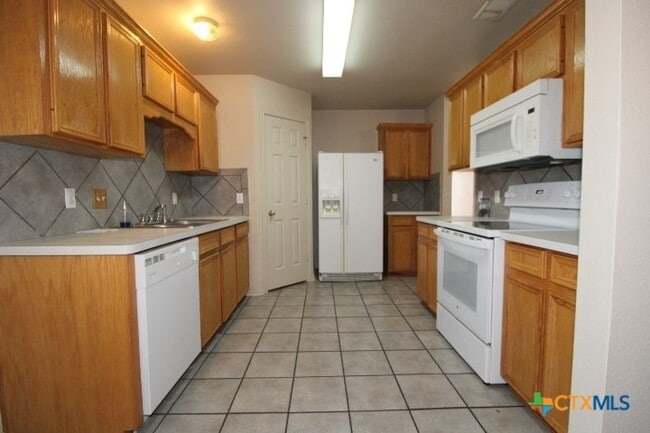 Building Photo - 2301 Eppinette Dr