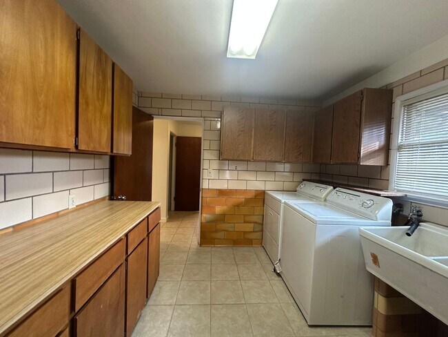 Foto del edificio - 8314 Spruce St SW