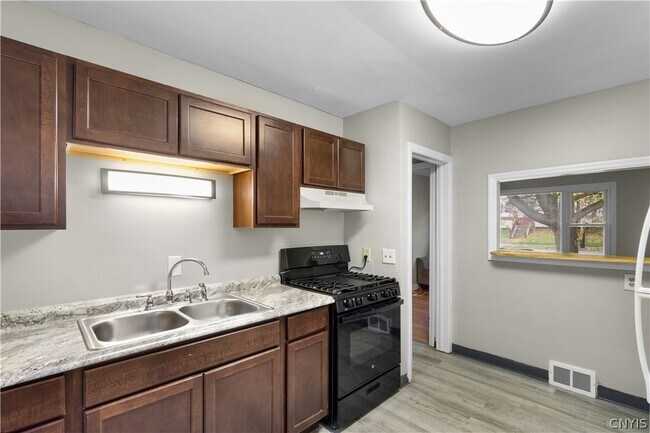 Foto del edificio - 326 Grant Blvd