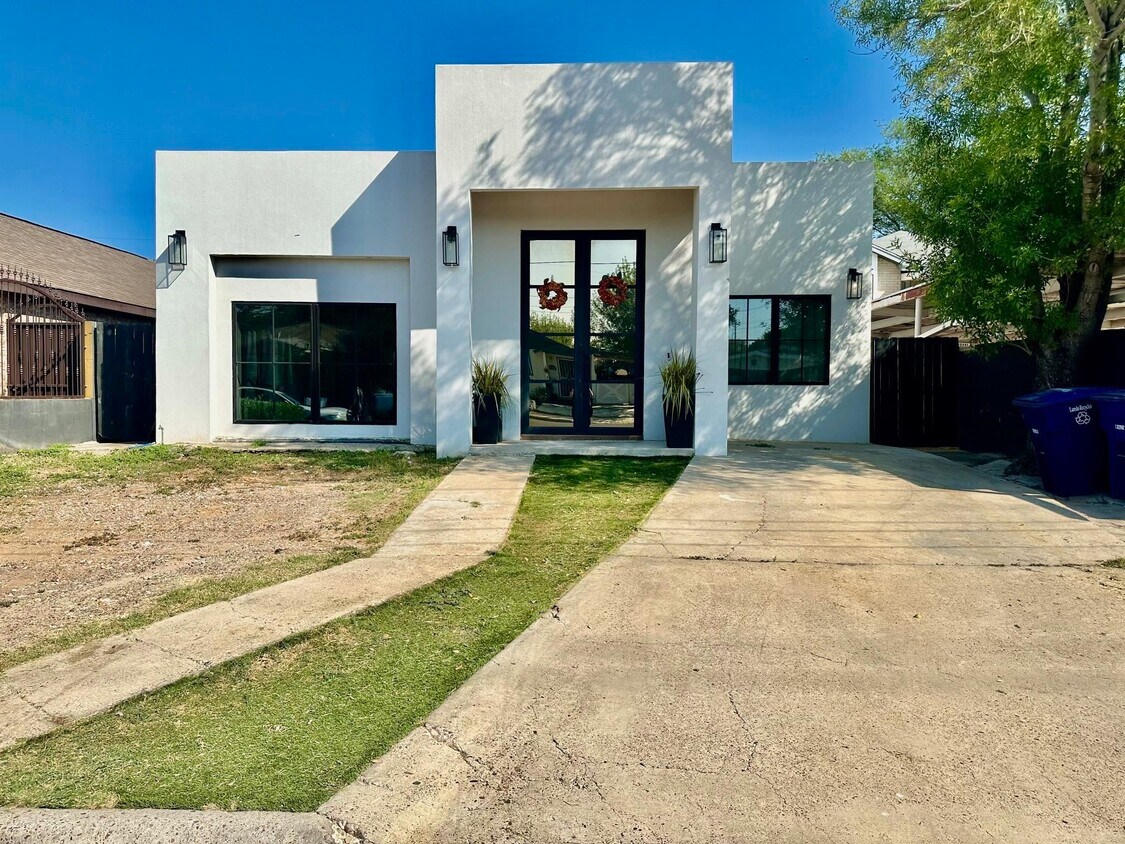 Primary Photo - 4705 San Francisco Ave